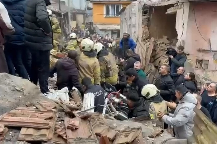 İstanbul’da Bina Çökmesi: 7 Kişi Kurtarıldı!