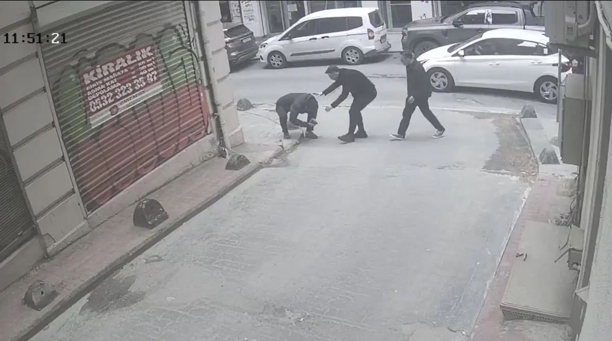 Yer: İstanbul! Yolda yürürken ölümden döndü: 7 dikiş atıldı 3