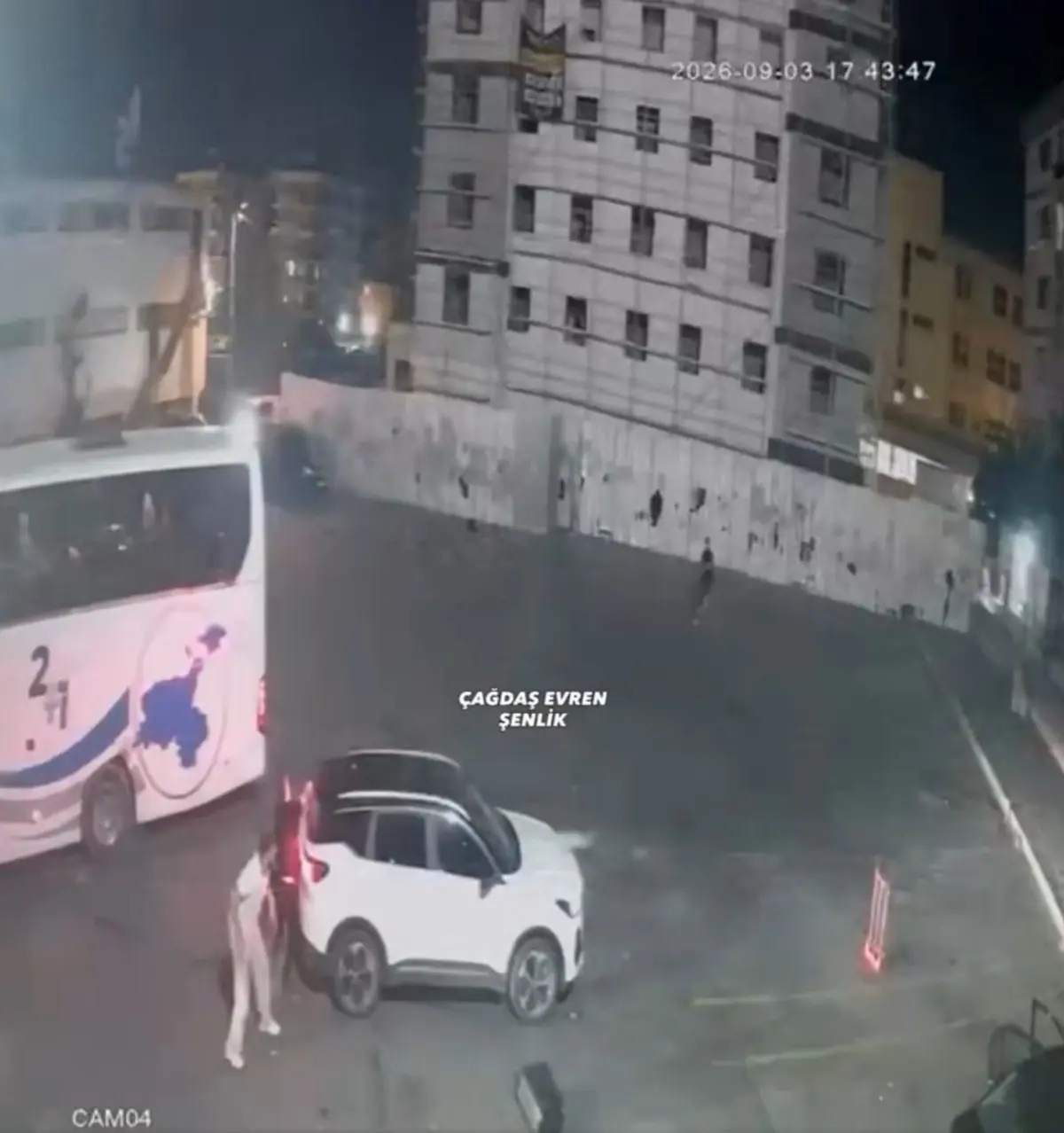 DEAŞ lı terörist böyle etkisiz hale getirildi! Nefes kesen operasyon kamerada 2