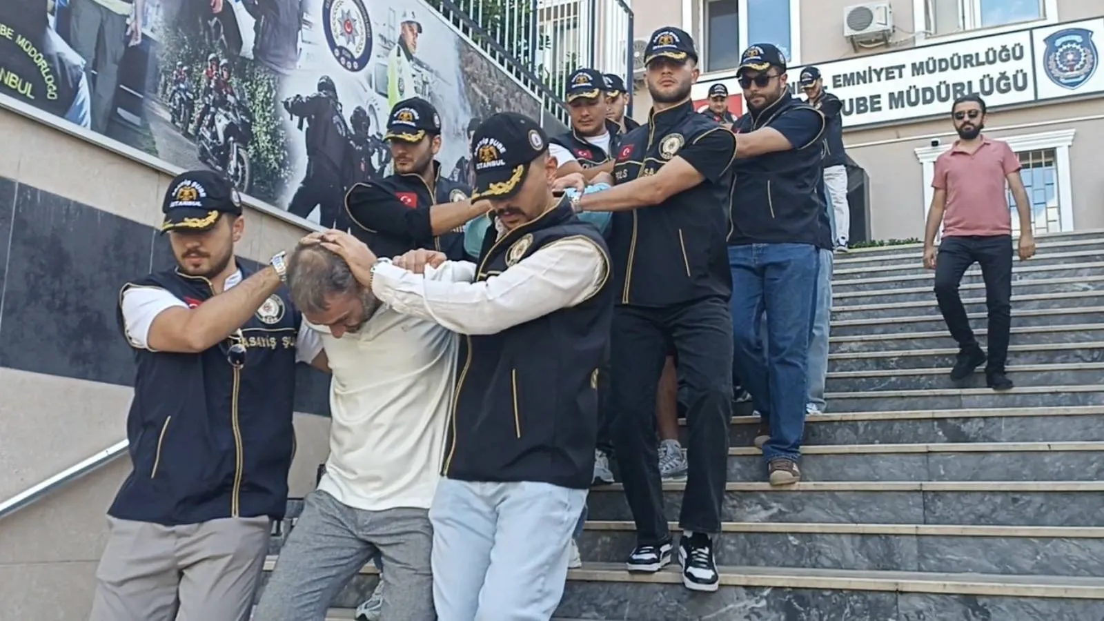 İstanbul’da Dolandırıcılık Şebekesi Çökertildi!