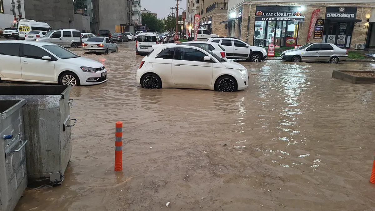 Meteoroloji’den sağanak ve fırtına alarmı! Saat verildi, İstanbul için ilçe ilçe uyarı yapıldı 2