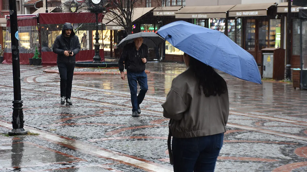 Meteoroloji’den sağanak ve fırtına alarmı! Saat verildi, İstanbul için ilçe ilçe uyarı yapıldı 3