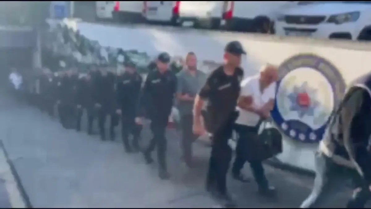 İstanbul’da Göçmen Kaçakçılığı Operasyonu: 74 Gözaltı