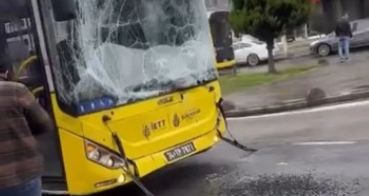 İstanbul’da İETT Otobüsleri Çarpıştı: 4 Yaralı!