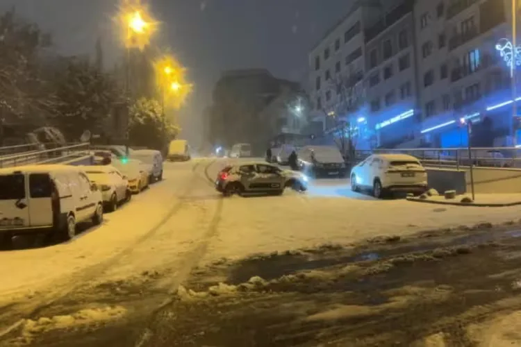 İstanbul’da Kar Felaketi: Kazalar Ardışık Geliyor!