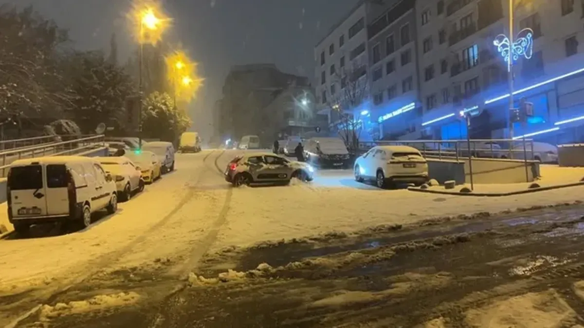 İstanbul’da Kar Felaketi: Trafik Kilitlendi!