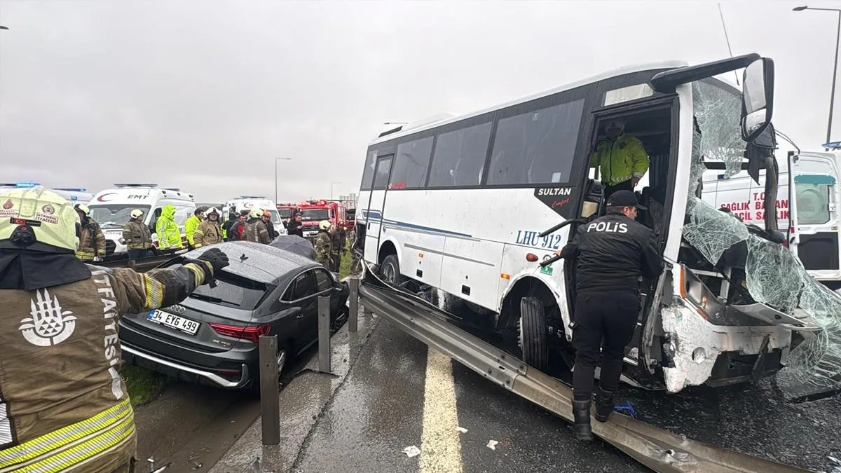İstanbul’da Kaza: 1 Polis Şehit, 16 Yaralı!