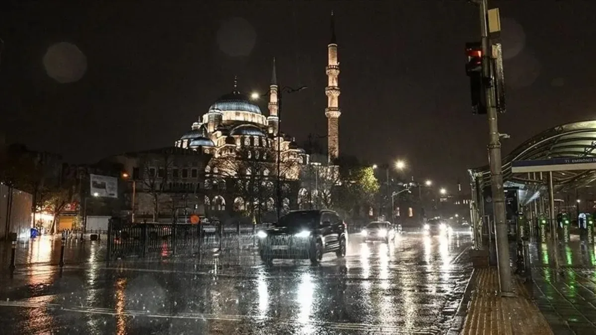 İstanbul’da Kuvvetli Yağış Sürücüleri Zorluyor!
