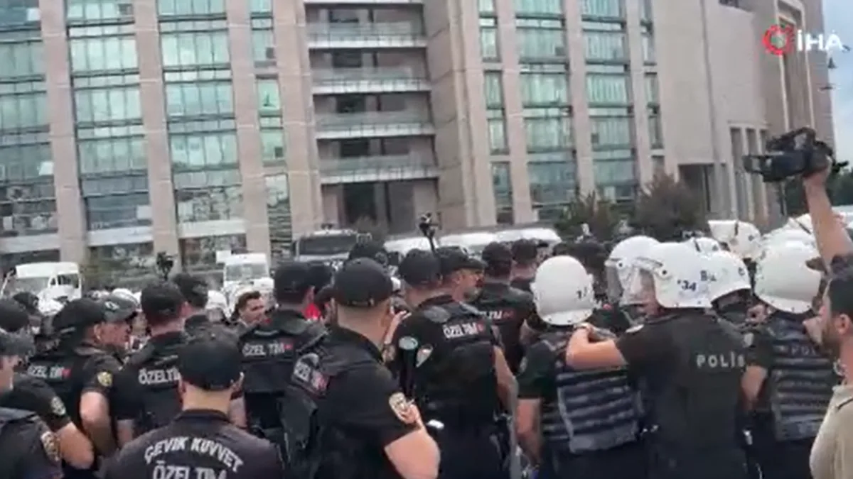 İstanbul’da LGBT Eylemi: Arbede ve Gözaltılar!