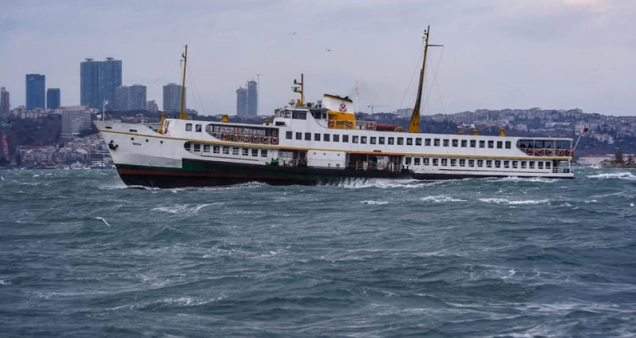 İstanbul’da Lodos Ulaşımı Vurdu: Seferler İptal!