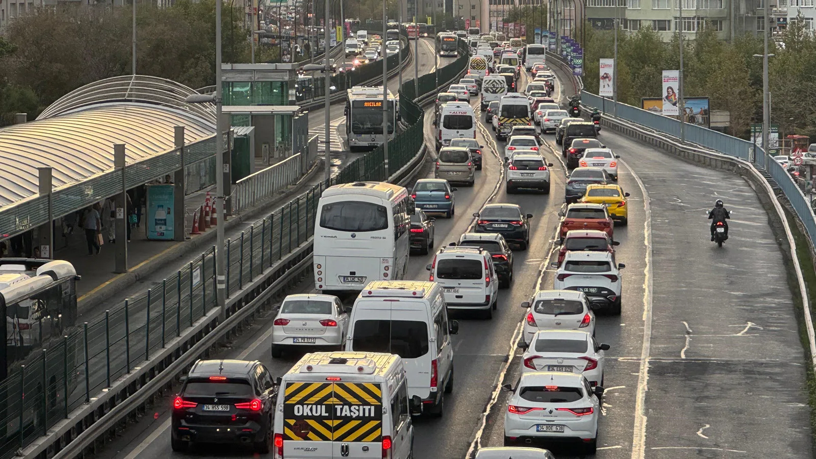 İstanbul’da Okul Başladı, Trafik Kilitlendi!