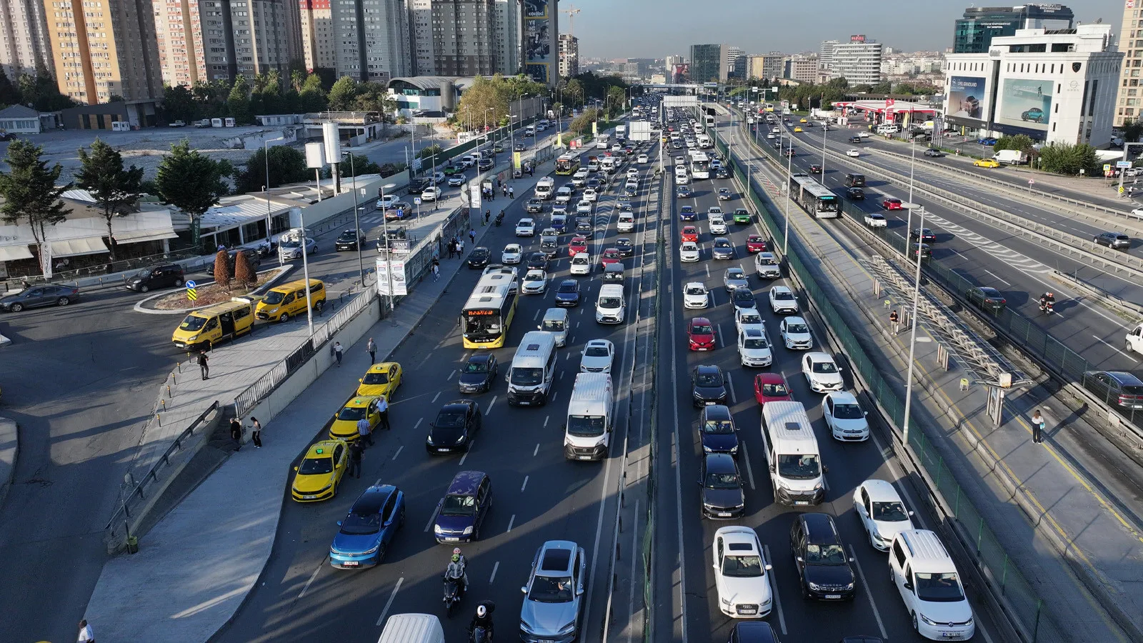 İstanbul’da Okul Trafiği Yoğunluğu Artıyor!