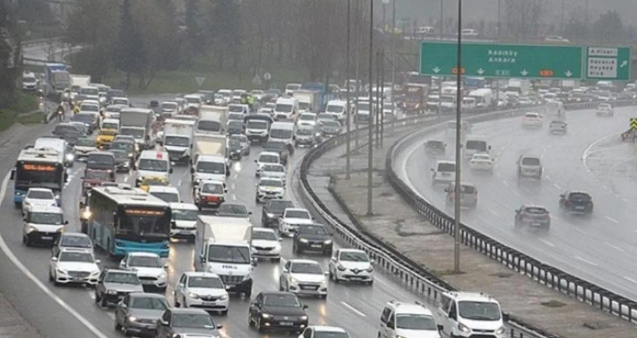 İstanbul’da Sağanak ve Trafik Kilitlendi!