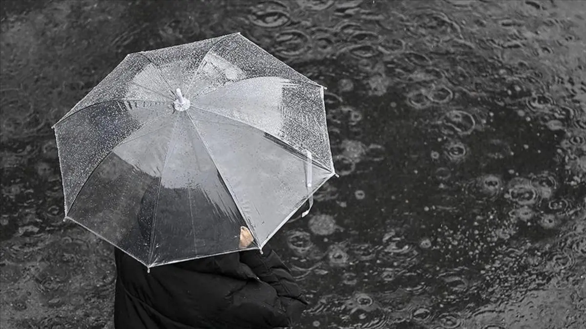 İstanbul da güneş bir anda kayboldu! Meteoroloji saat verip uyardı: Sağanak ve kuvvetli rüzgar geliyor 5