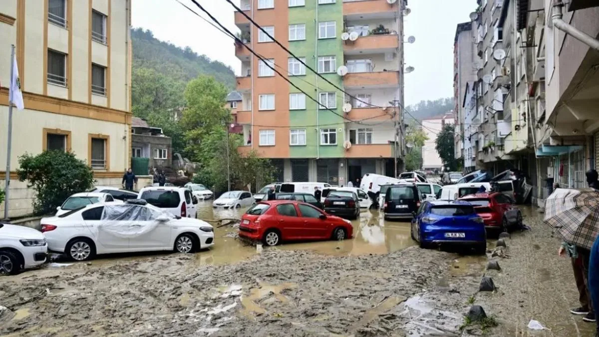 İstanbul’da Sel: 3 Ölü, 5 Kayıp Aranıyor!