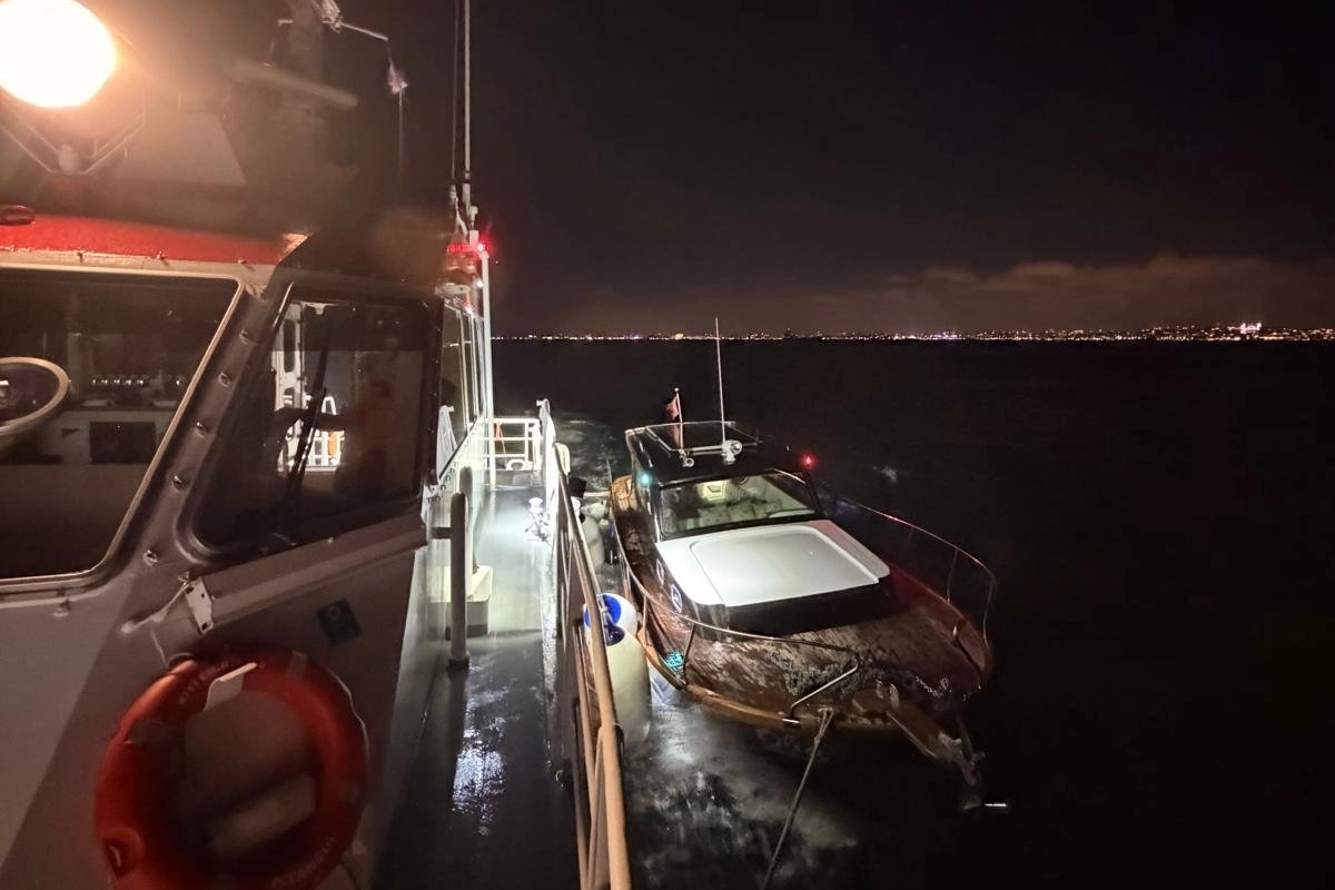 İstanbul’da Su Alan Tekne Kurtarıldı!