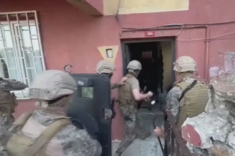 İstanbul’da Suç Çetesi Operasyonu: 22 Zanlı Yakalandı