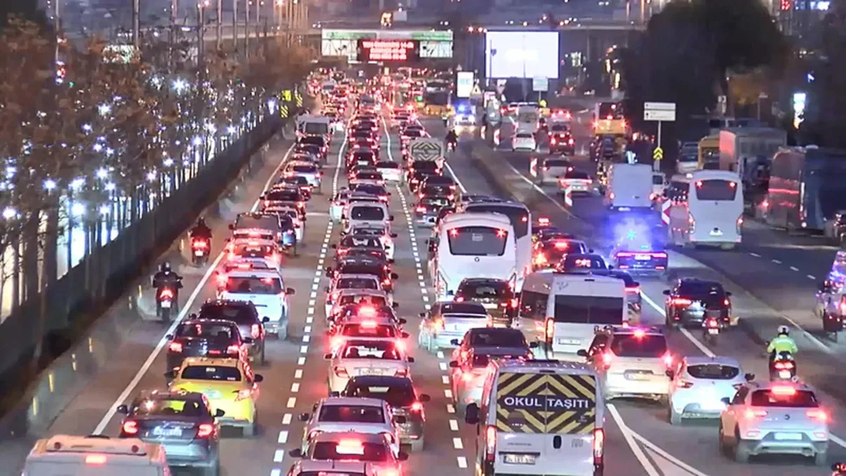 İstanbul’da Trafik Yoğunluğu Sakin Başladı!