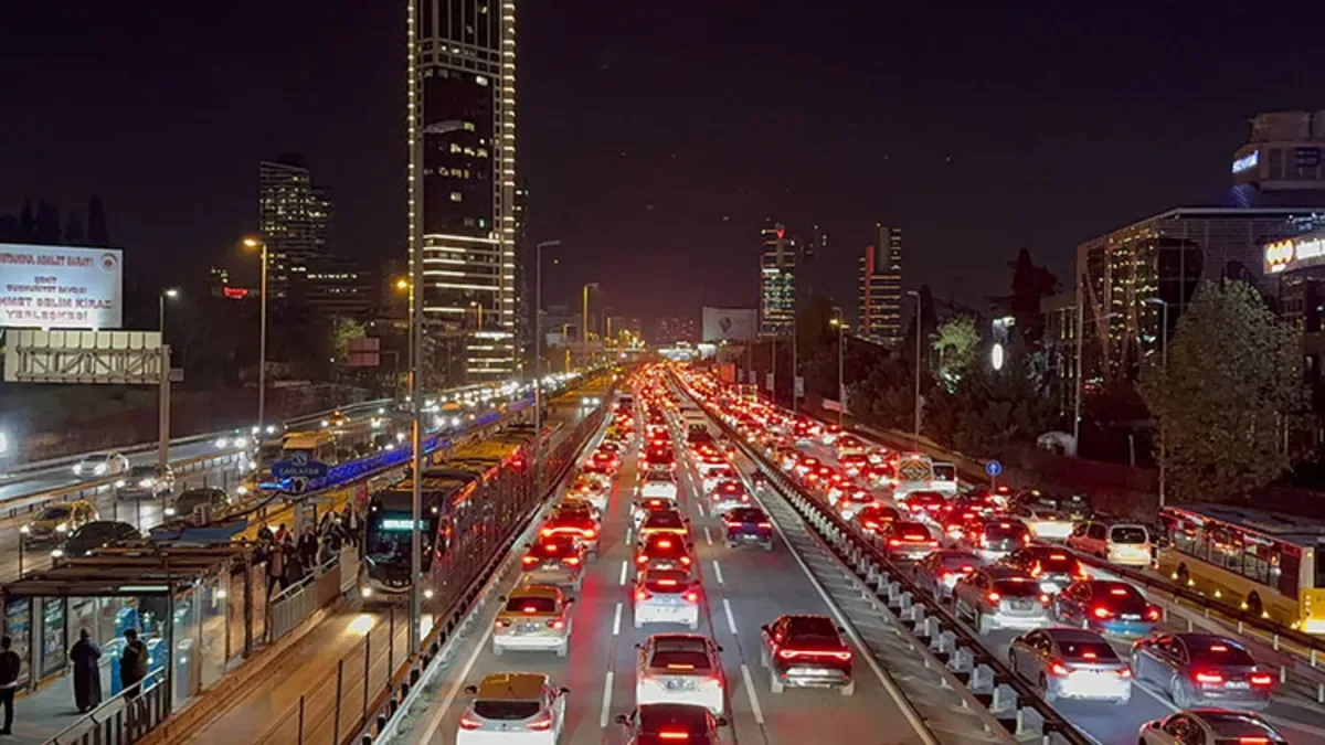 İstanbul’da Trafik Yoğunluğu Yağmurla Artıyor!