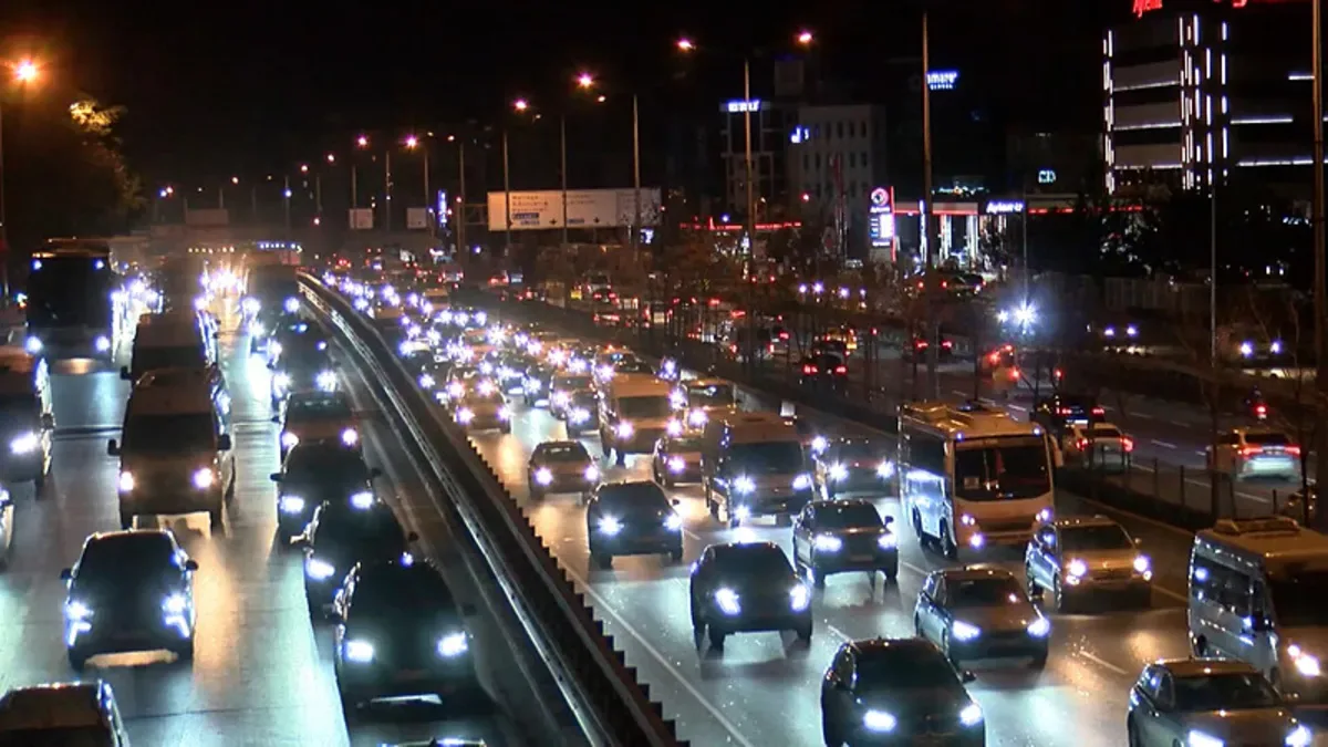 İstanbul’da Trafik Yoğunluğu Yüzde 63’e Ulaştı!