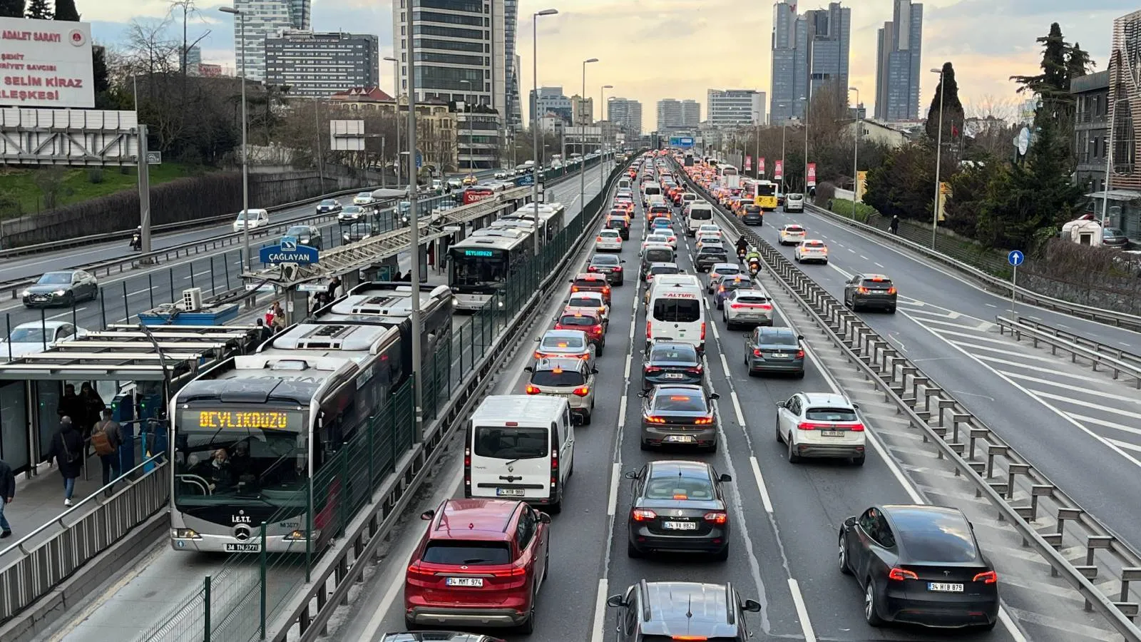 İstanbul’da Trafik Yoğunluğu Yüzde 81’e Ulaştı!