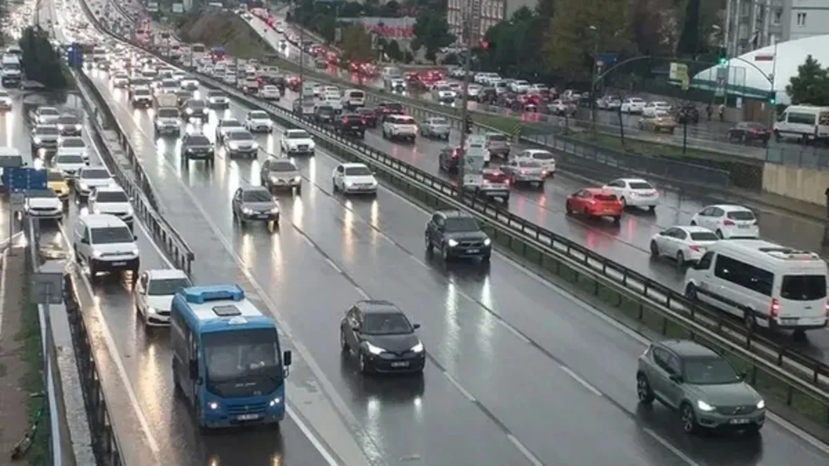İstanbul’da Trafik Yoğunluğu Yüzde 85’i Buldu!