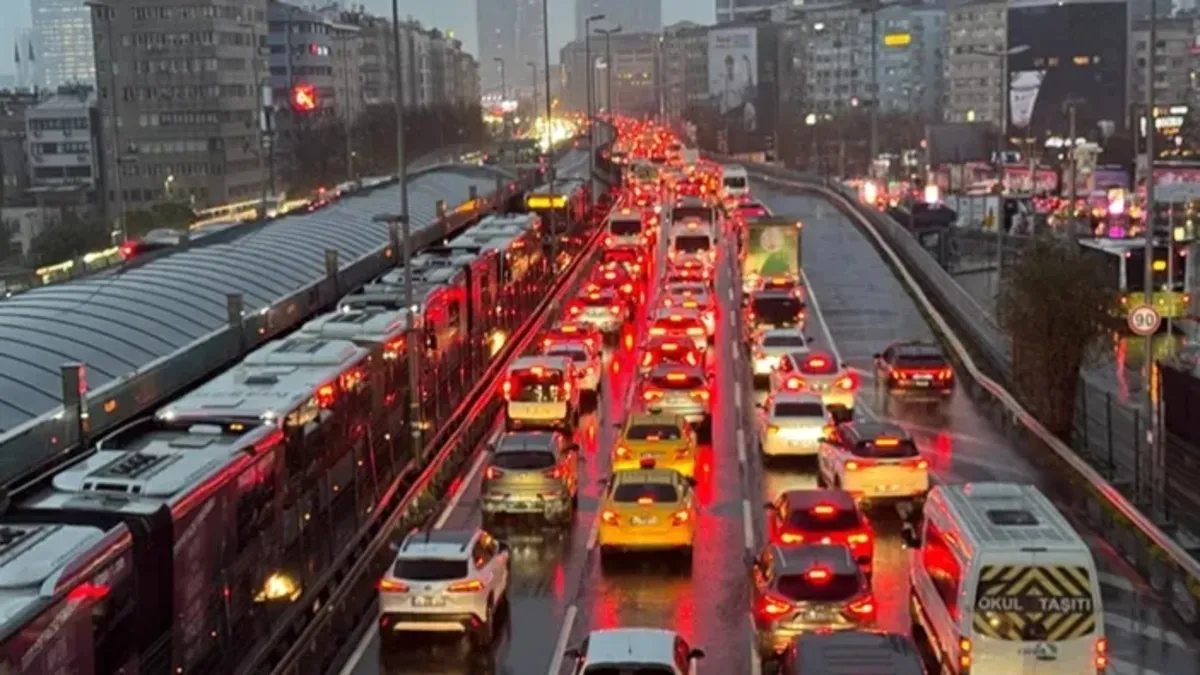 İstanbul’da Trafik Yoğunluğu Yüzde 89’a Ulaştı!