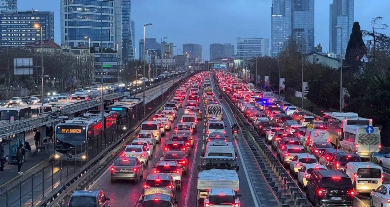 İstanbul’da Trafik Yoğunluğu Yüzde 90’a Ulaştı!