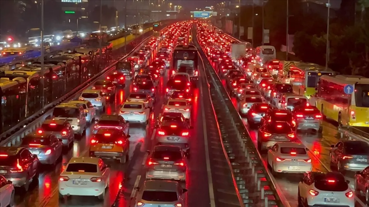 İstanbul’da Trafik Yoğunluğu Yüzde 90’a Ulaştı!