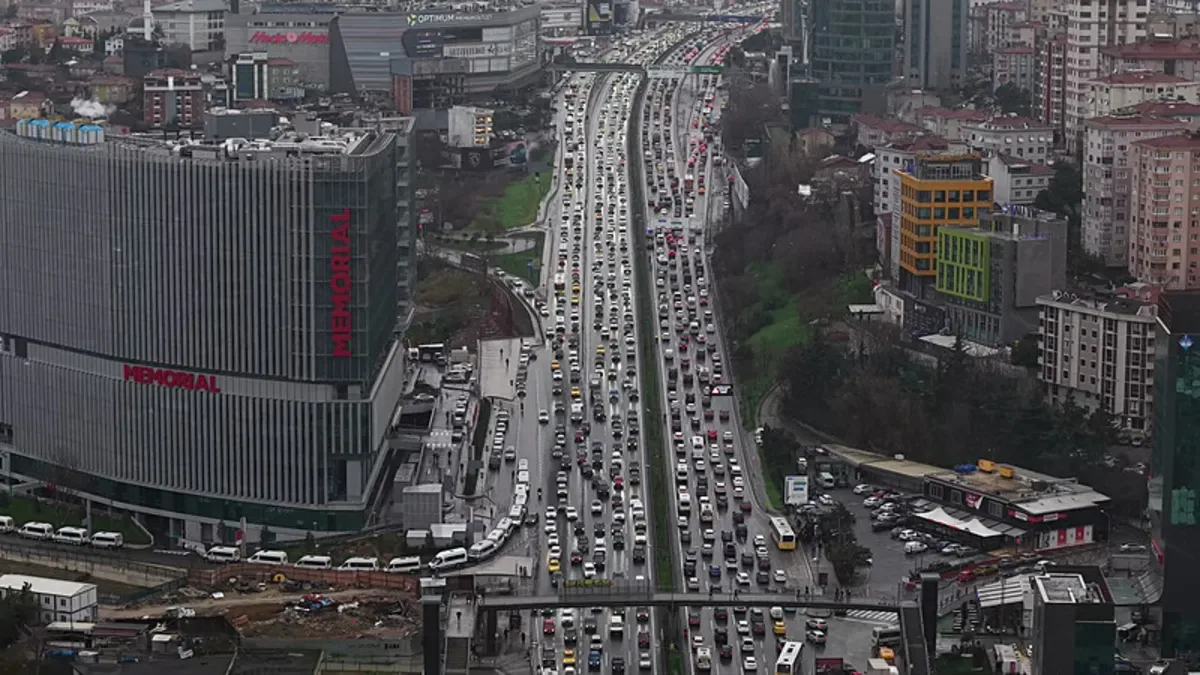 İstanbul’da Trafik Yoğunluğu Zirveye Ulaştı!