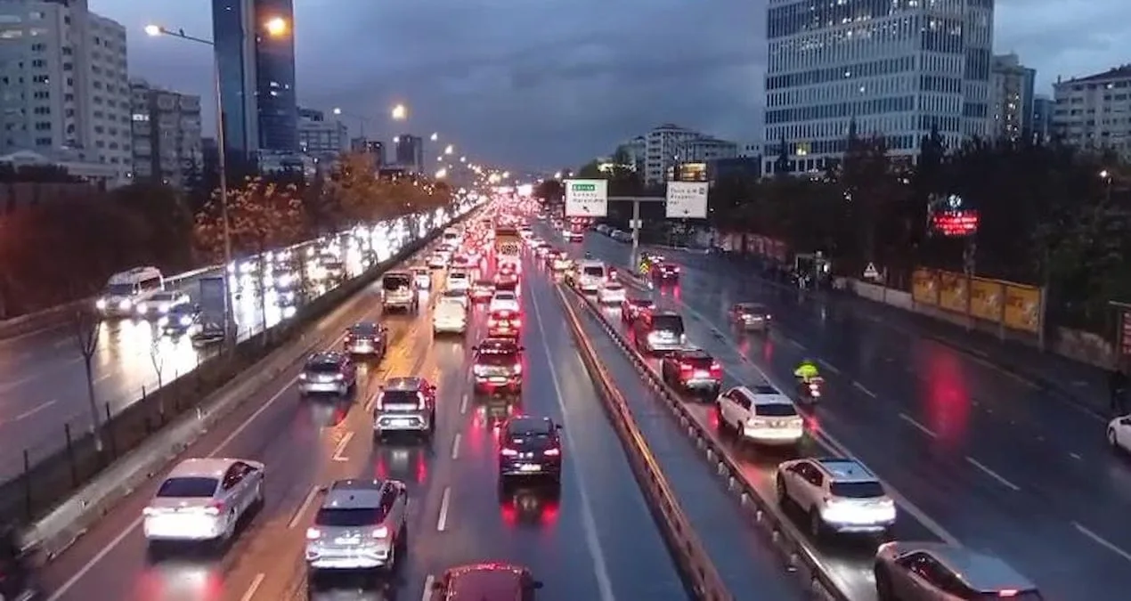İstanbul’da Yağış Trafiği Felç Etti!