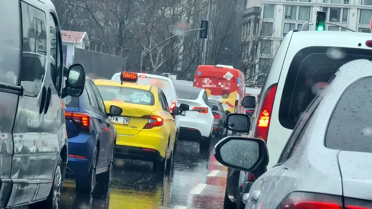 İstanbul’da Yağış ve Trafikte Büyük Kaos!
