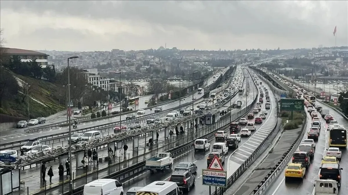 İstanbul’da Yağışla Birlikte Trafik Felç Oldu!