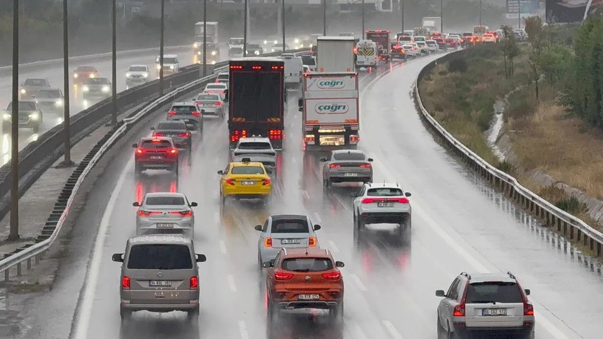 İstanbul’da Yağmurla Birlikte Trafik Kabusu!