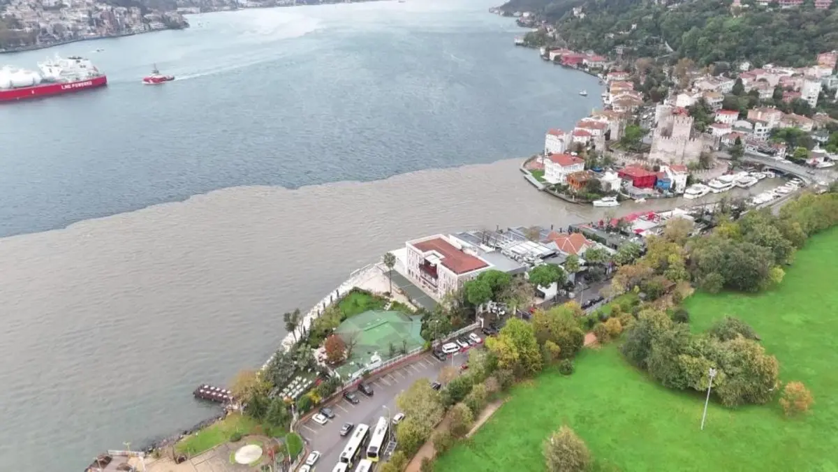 İstanbul da yine aynı görüntü! Çamur Boğaz ı kapladı, deniz kahverengiye döndü 3