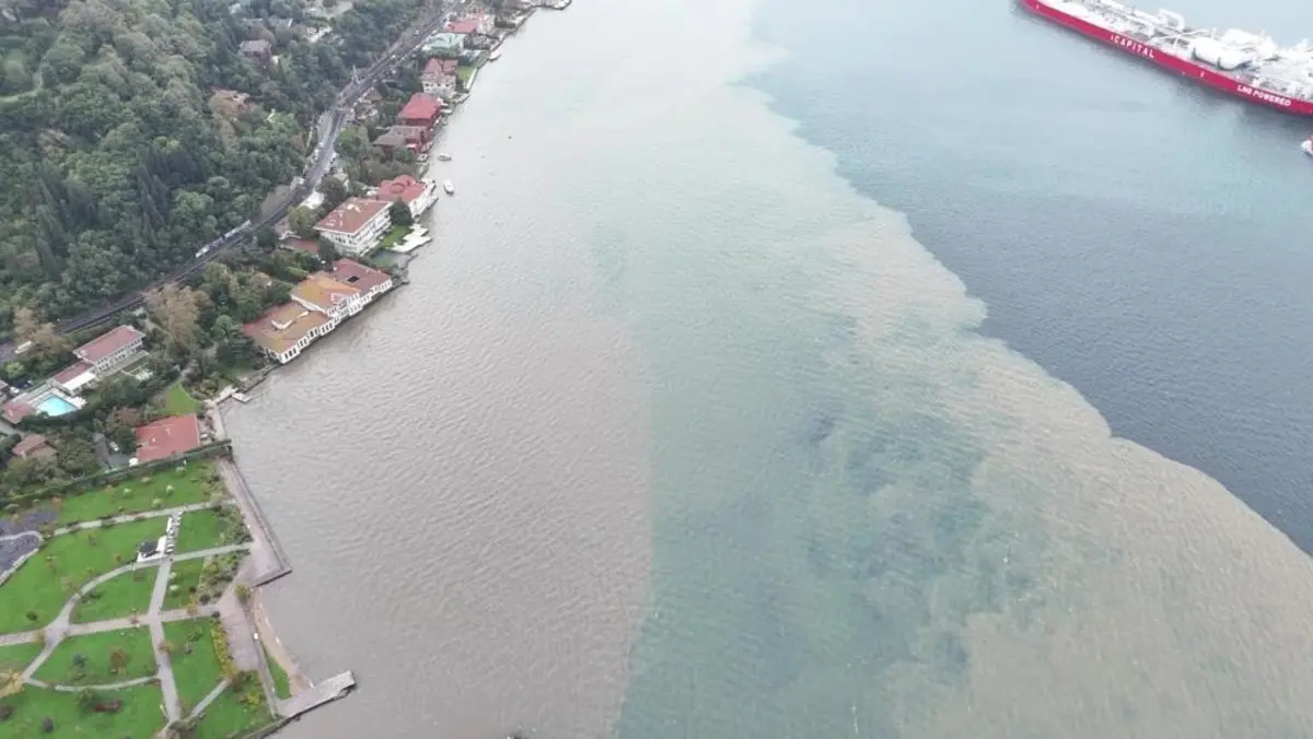 İstanbul da yine aynı görüntü! Çamur Boğaz ı kapladı, deniz kahverengiye döndü 2