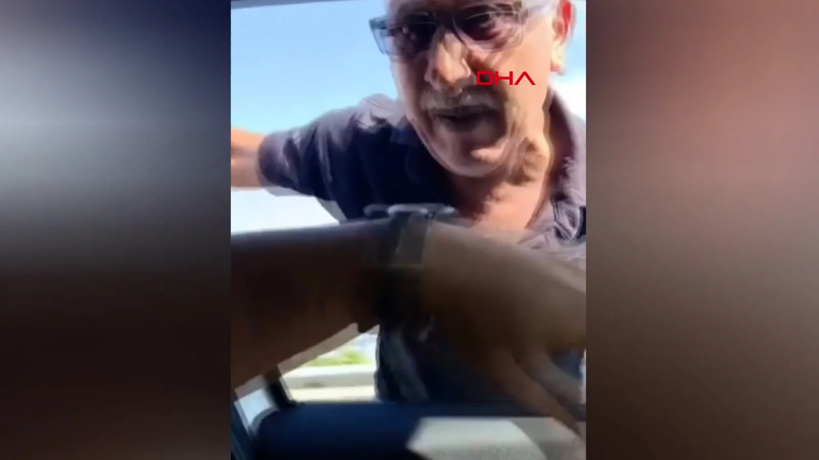 İstanbul’da Yol Verme Kavgası Kamerada!