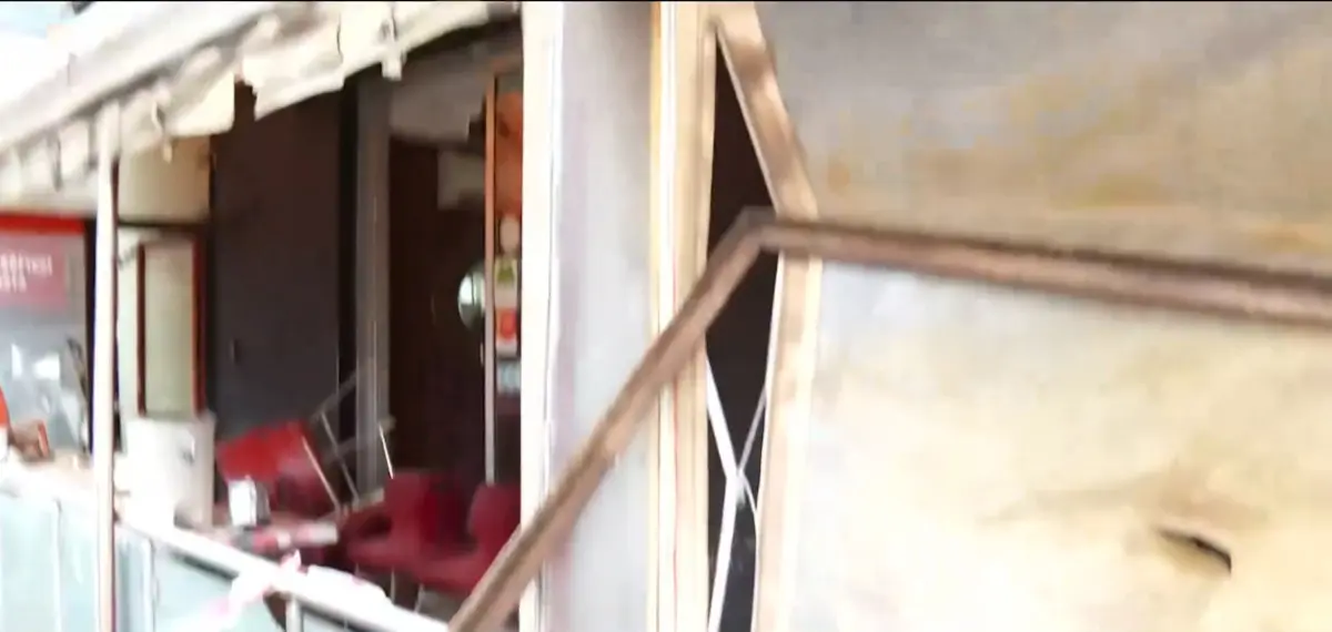 Apartmanların altından dere akıyor! İstanbul'daki sel felaketinin ardından kaydedildi 4