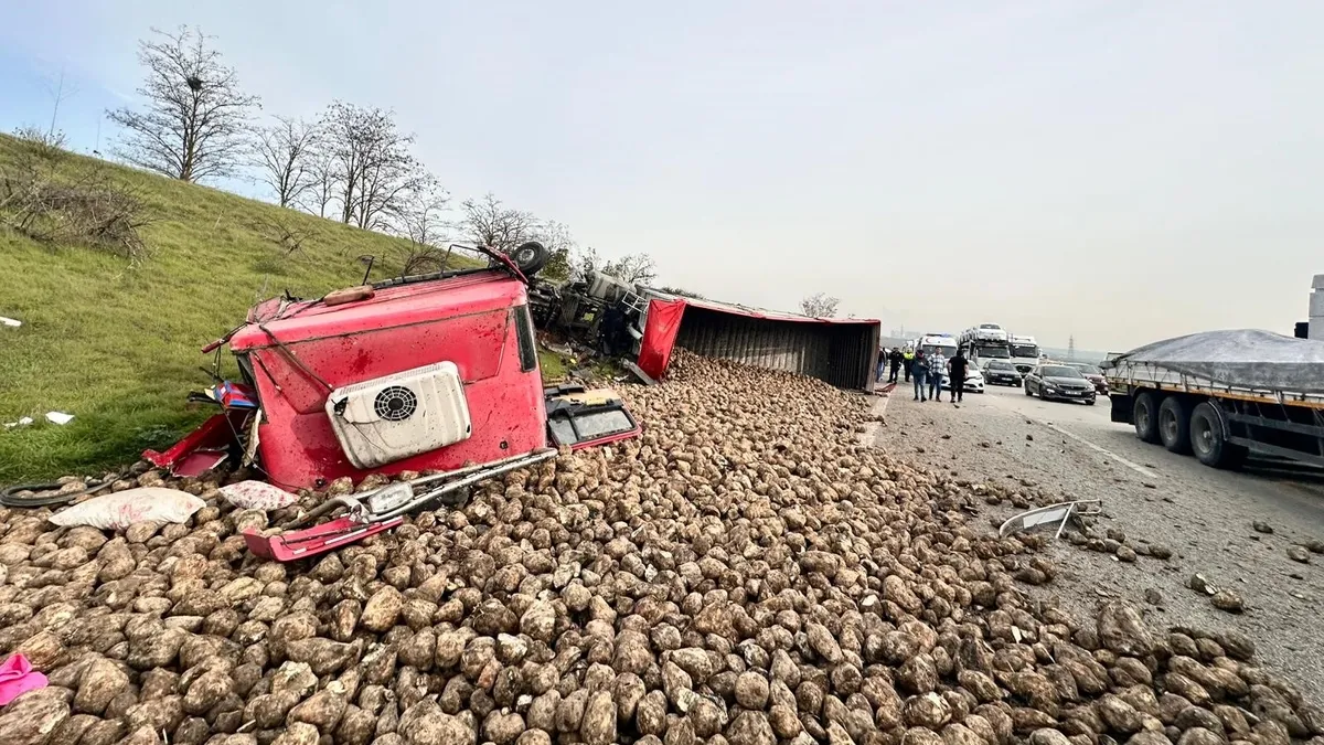 İstanbul-İzmir Otobanı’nda Feci Kaza: 5 Yaralı!