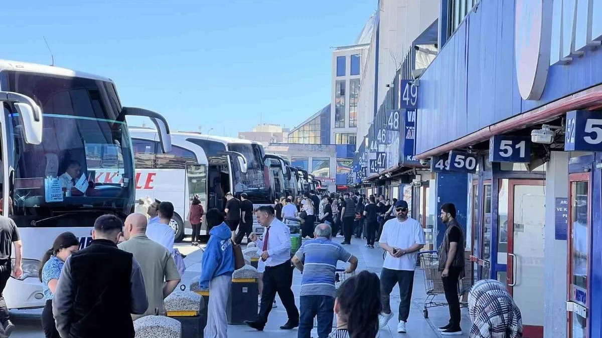 İstanbul Otogarı’nda Bayram Dönüş Yoğunluğu!