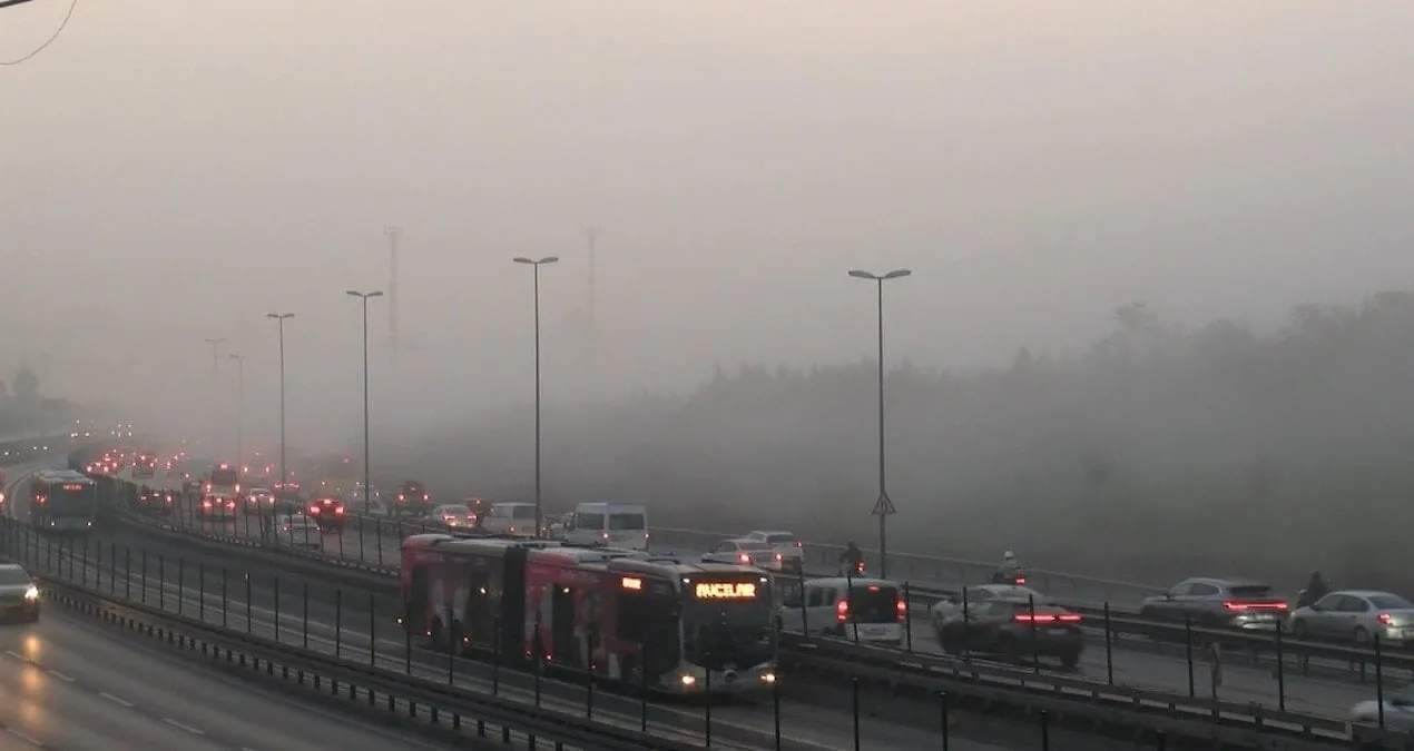 İstanbul Sisle Uyandı: Görüş Mesafesi Düşüyor!