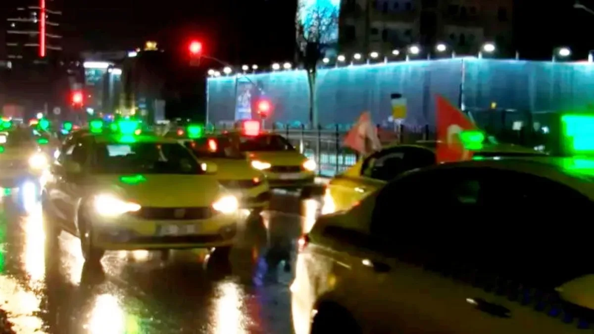 İstanbul Taksicilerden Bayrak İçin Güçlü Ses