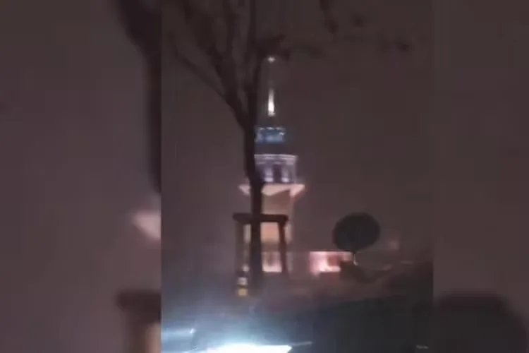 İstanbul’u Vuran Fırtına Hayatı Felç Etti!