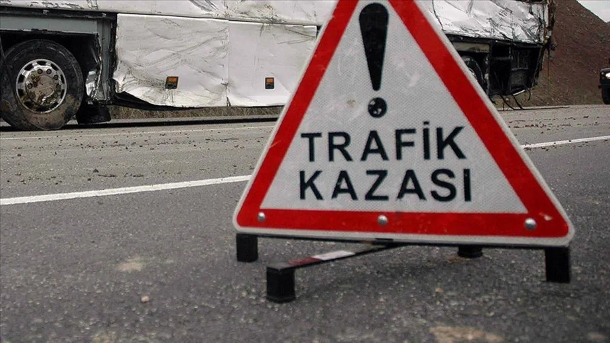 İtfaiye aracı devrildi, 2 kişi yaralandı!