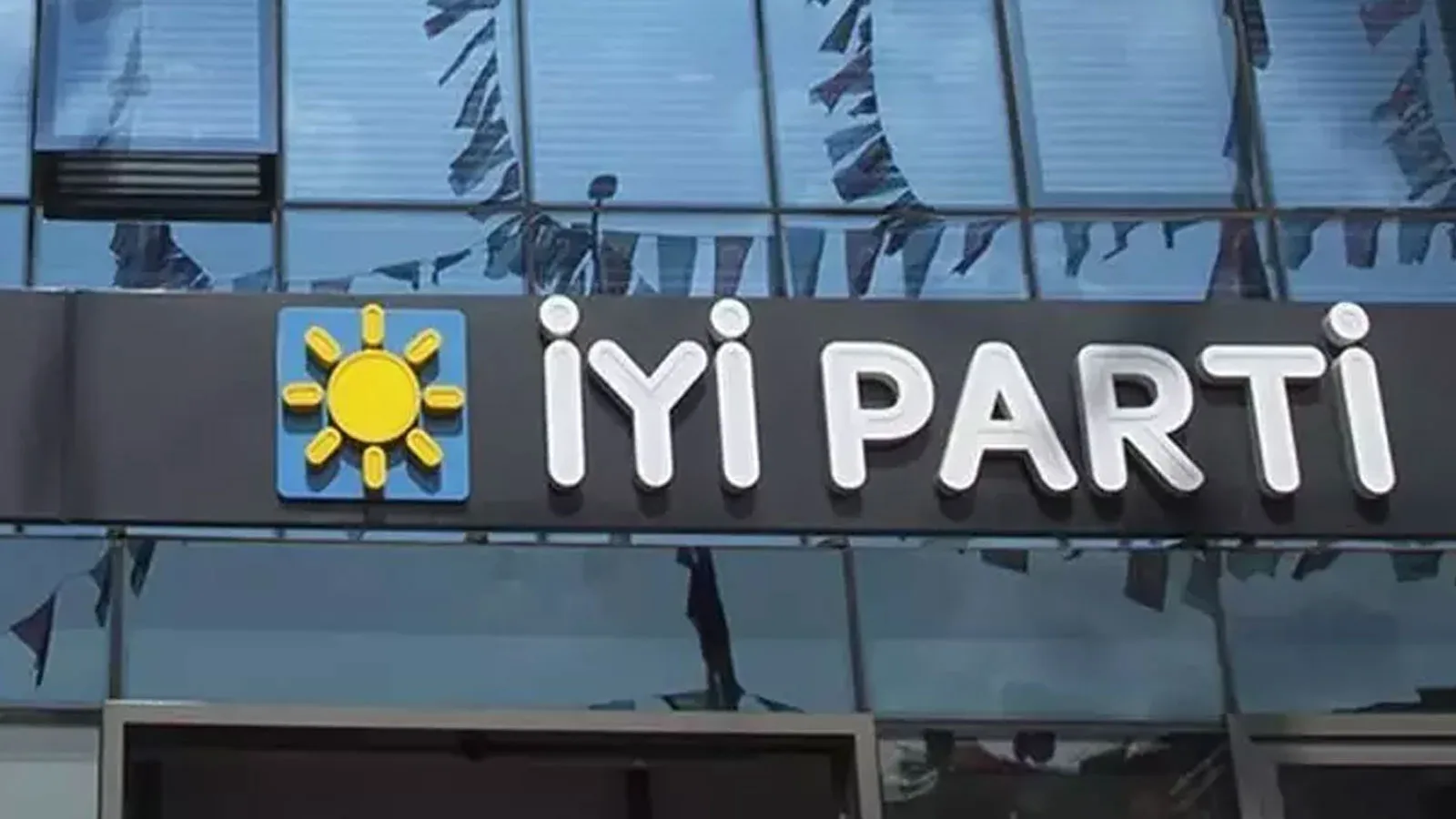 İYİ Parti’de İstifa Depremi: 7 Başkan Ayrıldı!