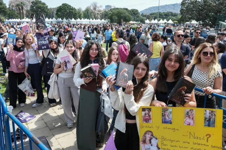 İZKİTAP Fuarı’nda Yazarlarla Buluşma Heyecanı!