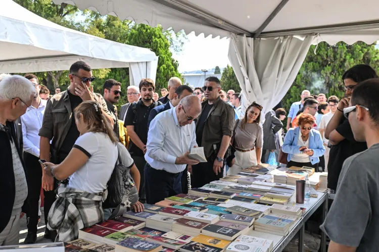 İZKİTAP’ta Kitap Severler Yazarlarla Buluştu!