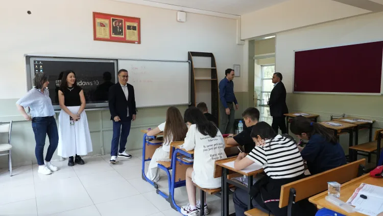 İzmir Bilim Olimpiyatları’nda Gelecek Parlıyor!