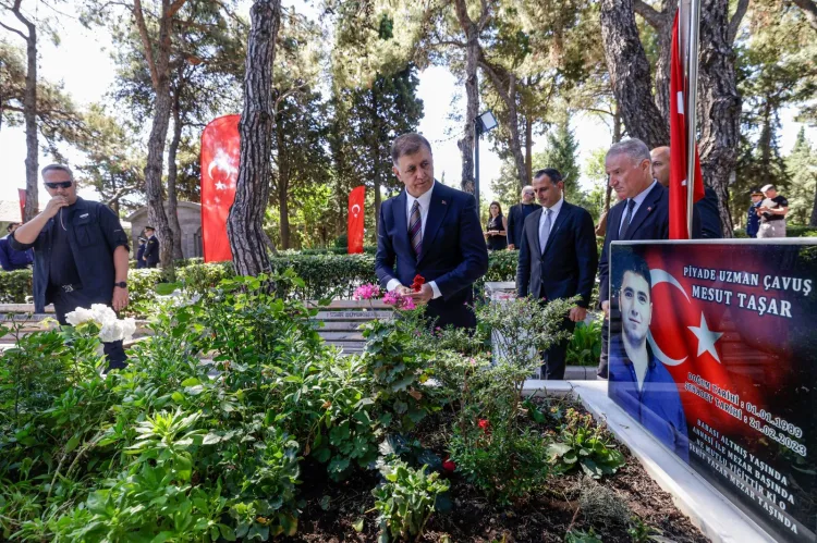 İzmir’de 15 Temmuz Şehitleri Anma Töreni Yapıldı