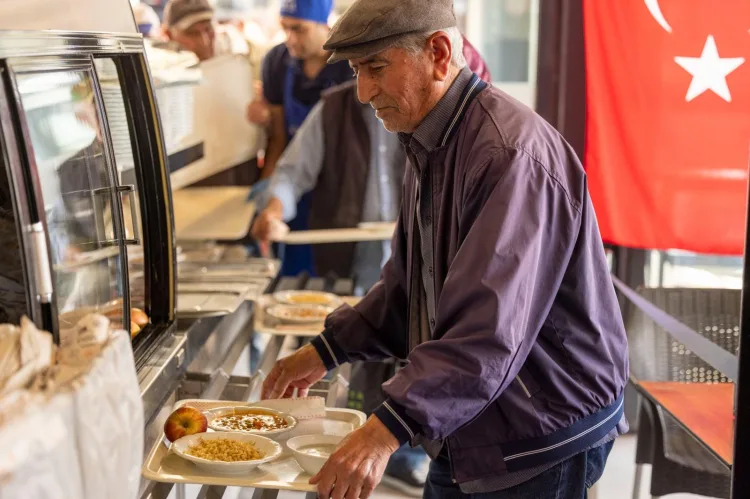 İzmir’de 19 Mayıs’ta Ücretsiz Yemek İkramı!